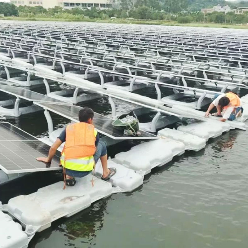 Pendakap suria permukaan air terapung (terapung).